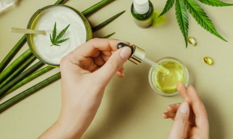 CBD_melt_oil_hands
